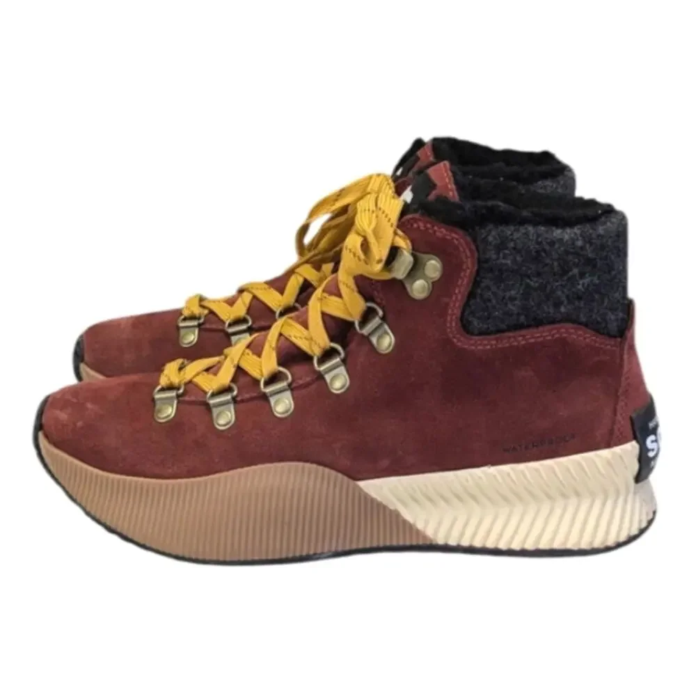 Sorel Out 'N' About III Conquest Boots Size 7  EUC   S3816